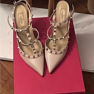 Valentino Rockstud Heels. Size 40.5. Authentic.